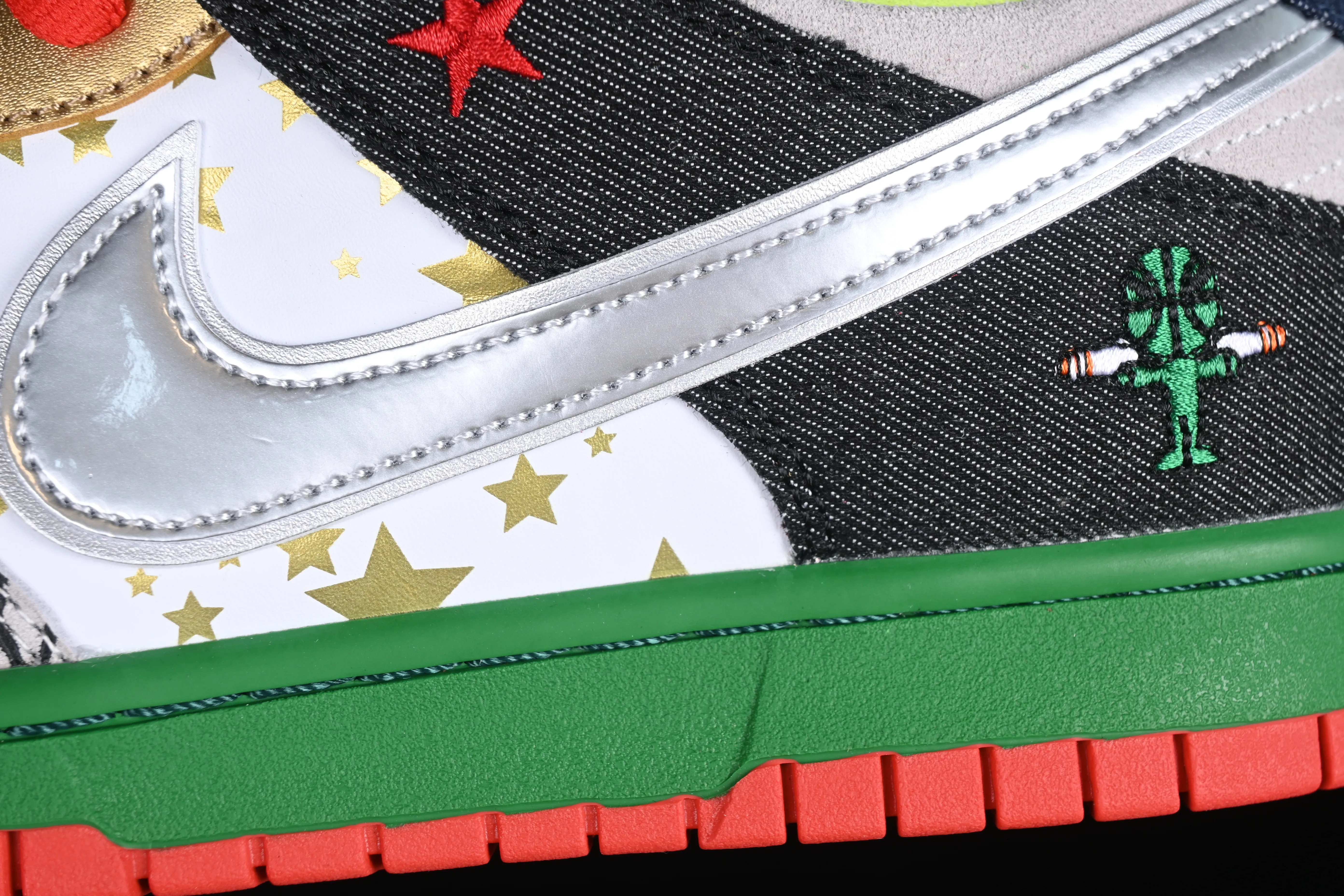 All categories Nk SB Dunk series Nk SB Dunk Low low-top sneakers Nk SB Dunk Low "What The Dunk" Pop art mix and match SB low-top casual sports skateboard shoes 318403-141